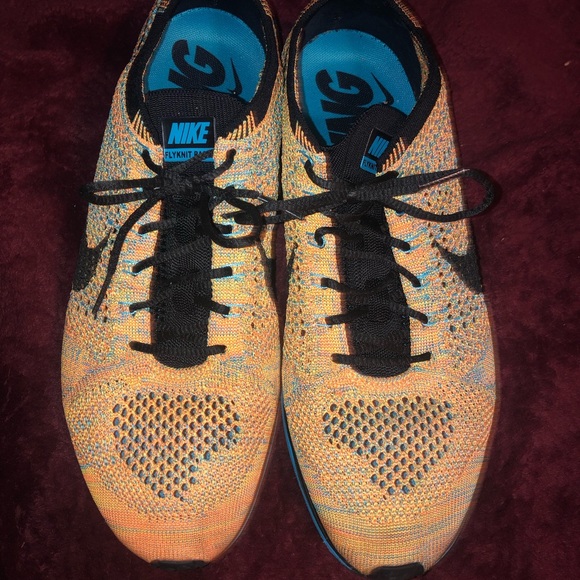 Nike Flyknit Racer - Picture 2 of 4